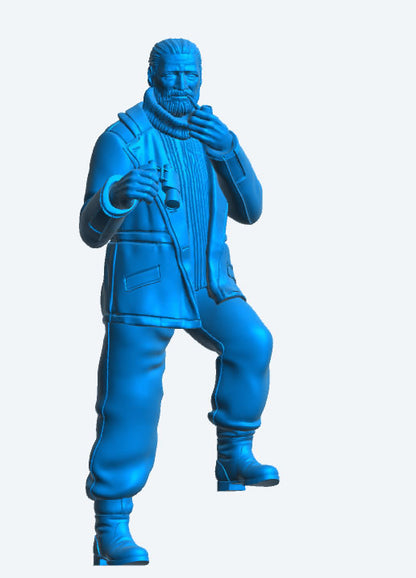 TG64B 1/32 Vosper MTB Model Crew Figure – Smoking Pipe, Holding Binoculars, Submariner Sweater, Bearded, One Foot Raised