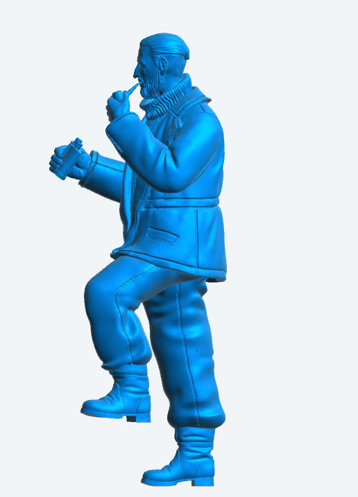 TG64B 1/32 Vosper MTB Model Crew Figure – Smoking Pipe, Holding Binoculars, Submariner Sweater, Bearded, One Foot Raised