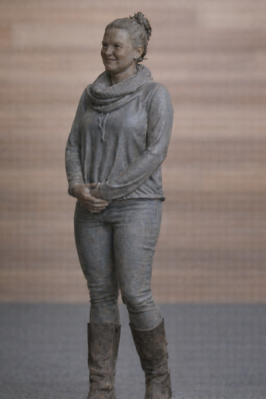 Jager Hobby W18 – 1/18 Diecast Diorama Figure Woman in Sweater and Scarf