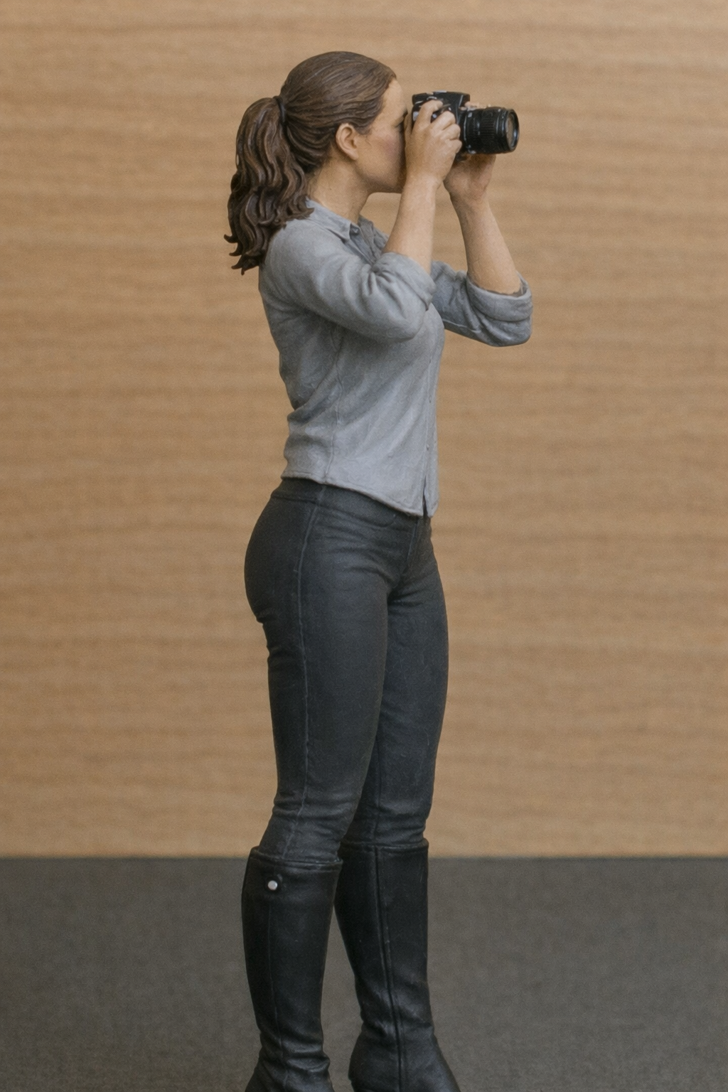 Jager Hobby W3 Woman Figure Unpainted Photographer