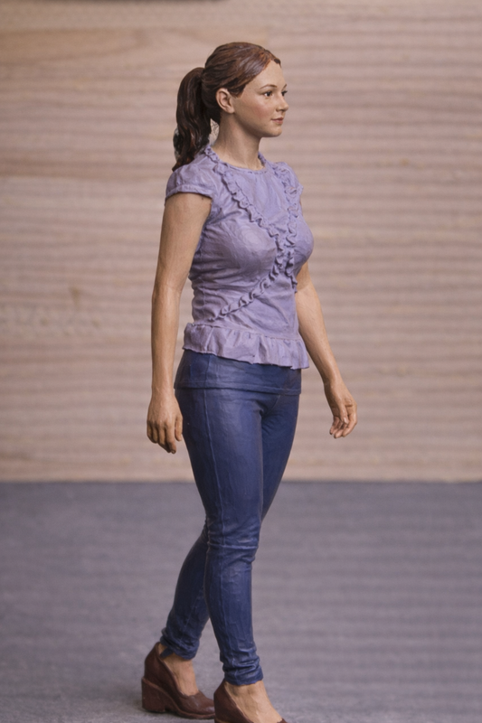 Jager Hobby W36 – Trendy Modern Woman Walking Unpainted Scale Model Figure