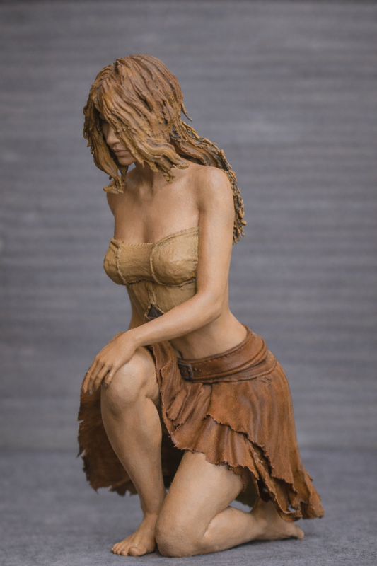 W46 – Stunning Kneeling Woman | Scale Model Female Unpainted Multi-Scale