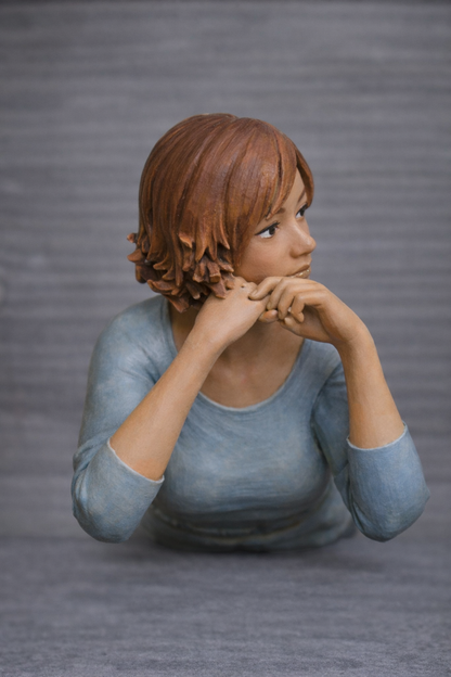 W47 – Relaxed Woman Watching TV | Scale Model Female Figure Unpainted